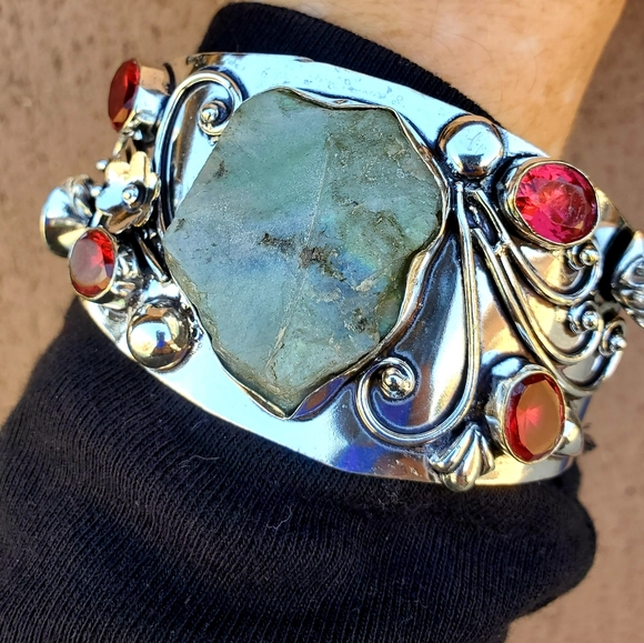 New Unique Rough Labradorite and Garnet Adjustable Cuff 925 Silver Bracelet. - Picture 16 of 16
